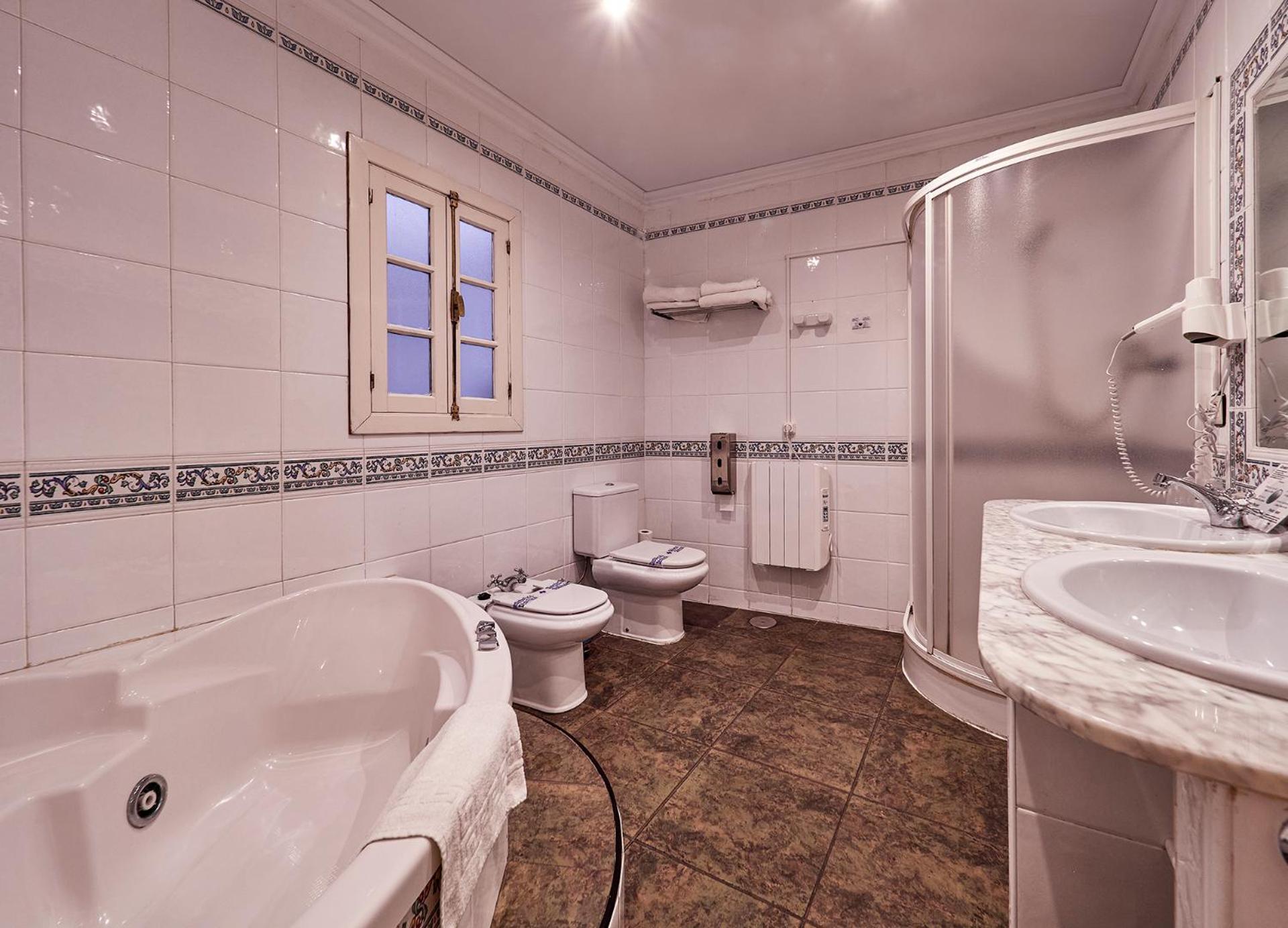 Don Pedro Hotel Aviles Bagian luar foto