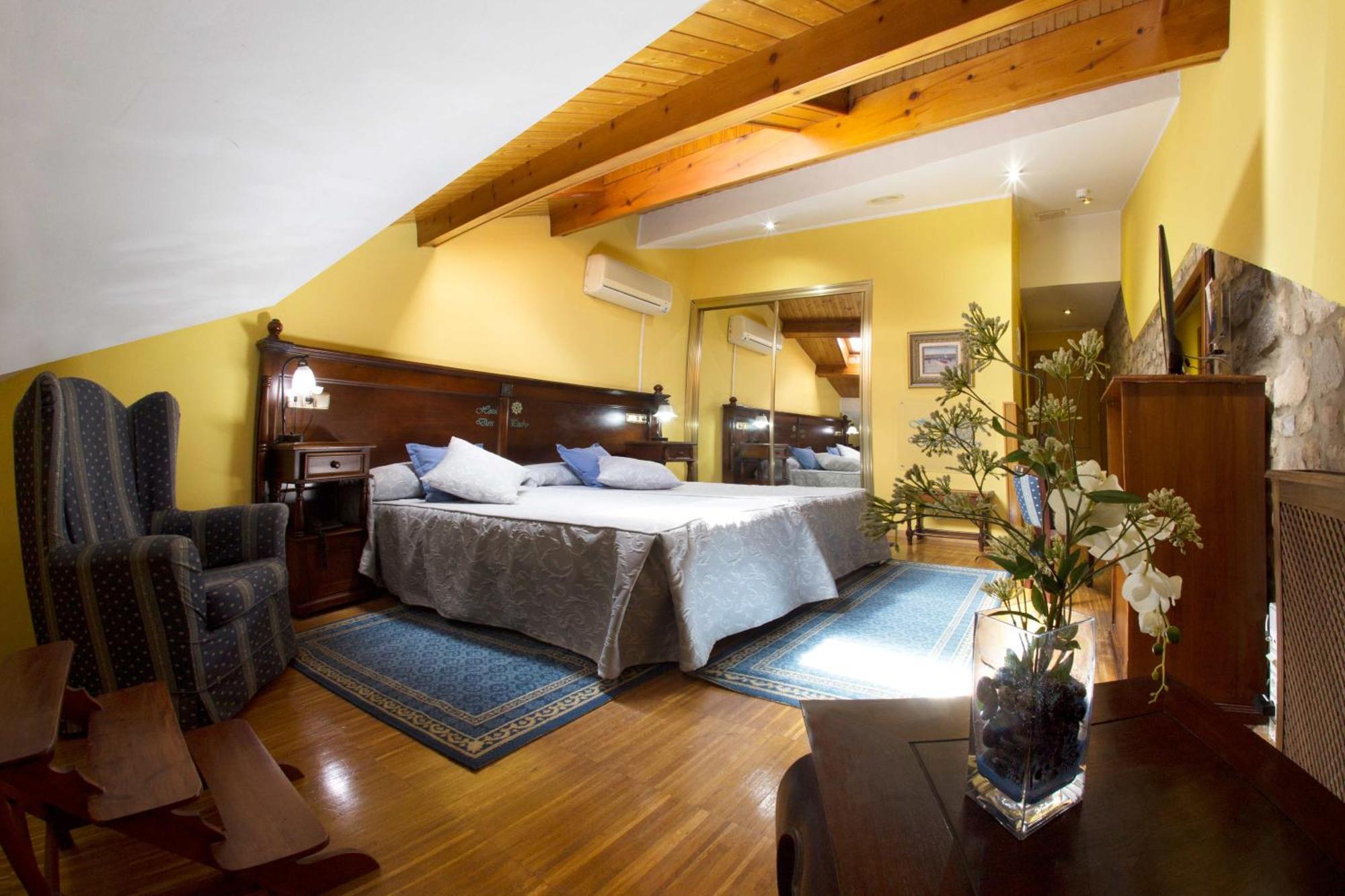 Don Pedro Hotel Aviles Bagian luar foto