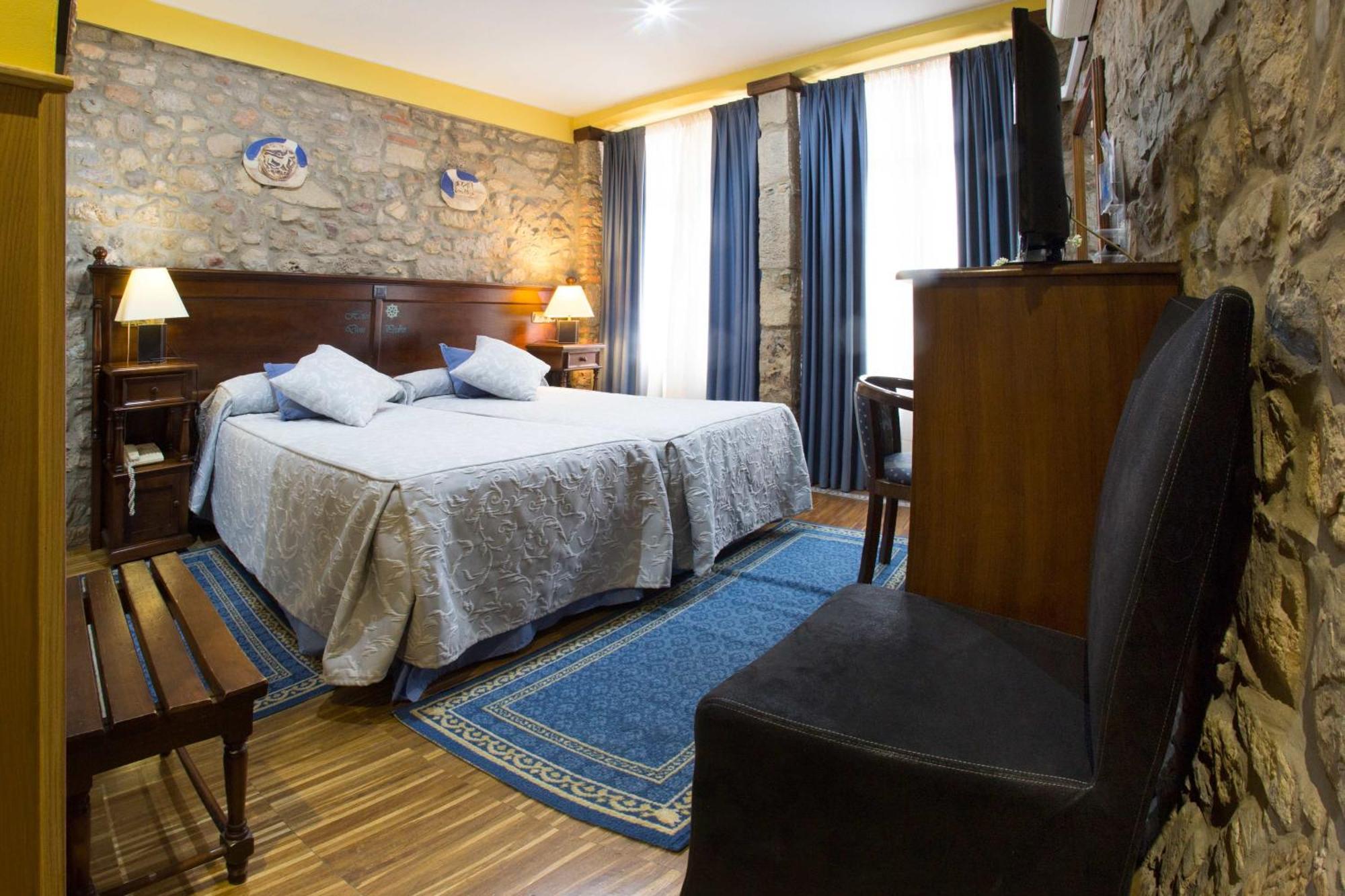 Don Pedro Hotel Aviles Bagian luar foto
